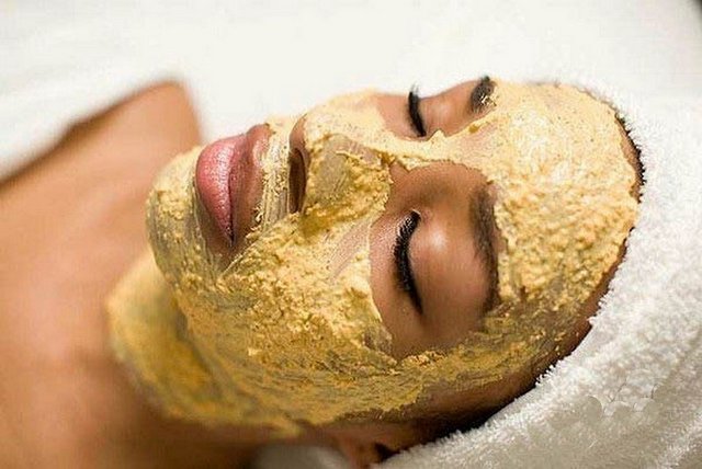Лифтинг для лица рецепты. maska iz banana. Лифтинг для лица рецепты фото. Лифтинг для лица рецепты-maska iz banana. картинка Лифтинг для лица рецепты. картинка maska iz banana. Каждая женщина желает выглядеть прекрасно вне зависимости от возраста. При этом, чем старше становятся представительницы прекрасного пола, тем больше желание быть на высоте. После 30-ти лет кожные покровы начинают терять былую привлекательность, и для поддержки достойного облика придется постараться. Лифтинг-маска для лица является одной из главных составляющих грамотного ухода за кожей. Она способна подтянуть и оздоровить кожу, что позволит выглядеть на несколько лет моложе настоящего возраста.